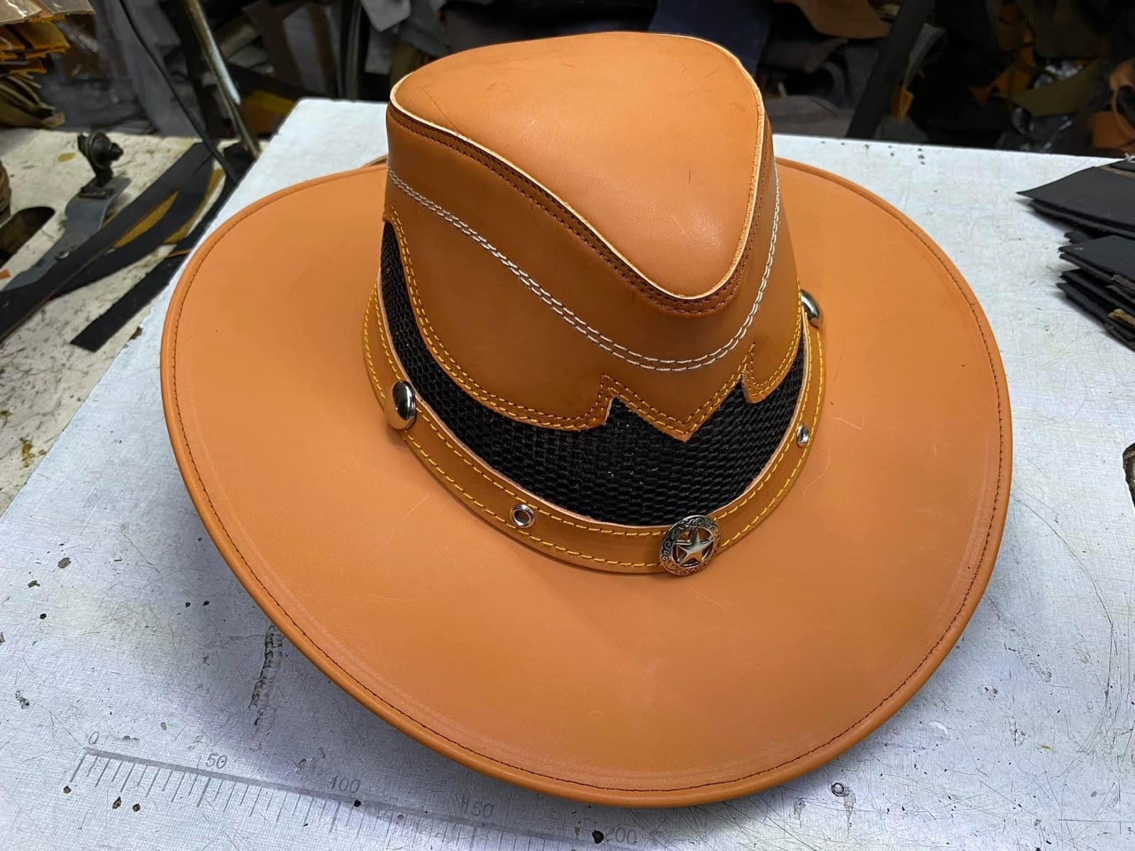 Sombrero color miel artesanal