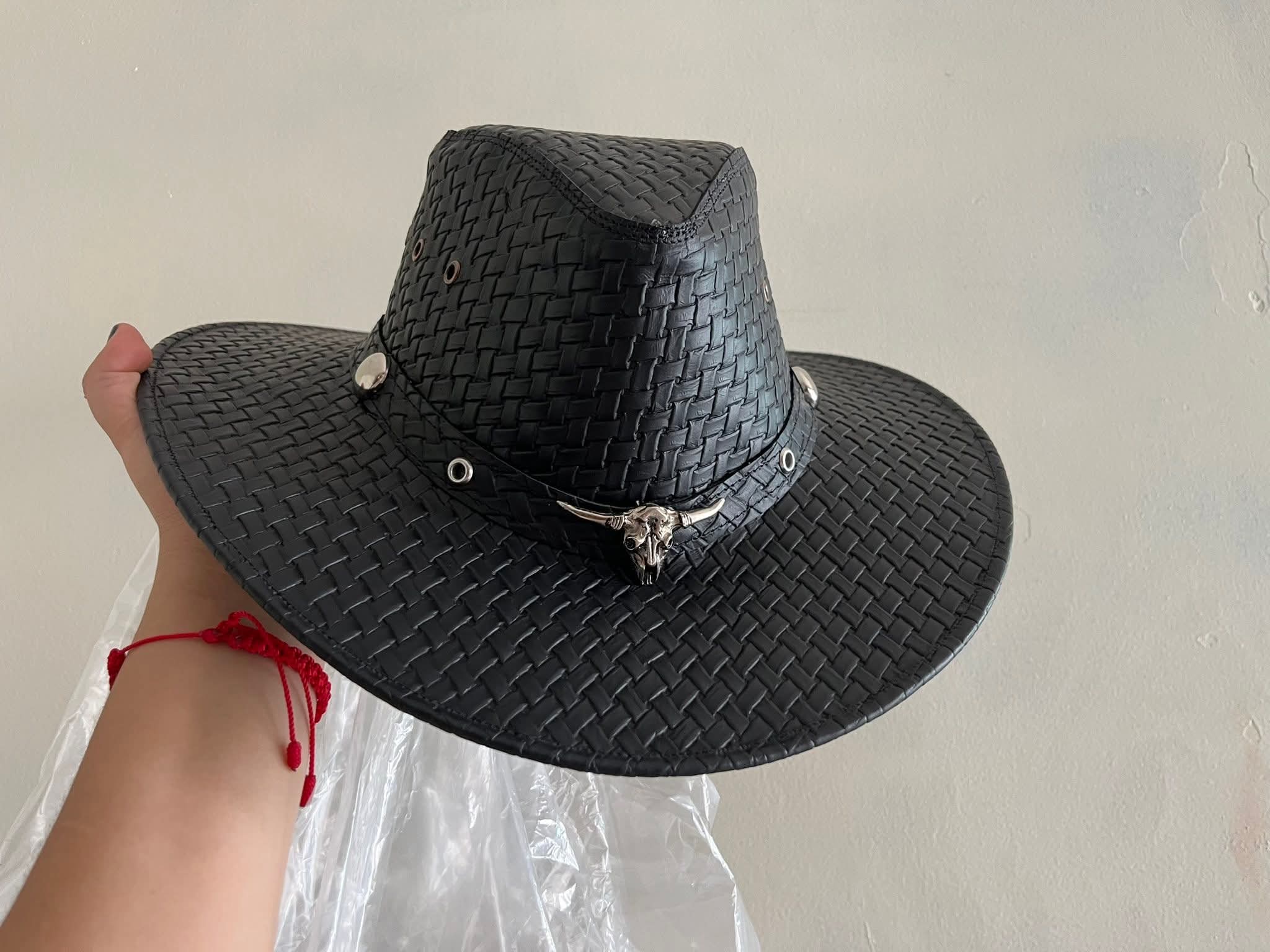 Sombrero negro tejido